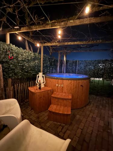 Het kleine huisje met Hottub in Emmen