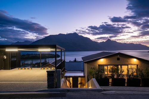 Limerick Lane |Fire Place|Lake Views |BBQ |AC - image 11
