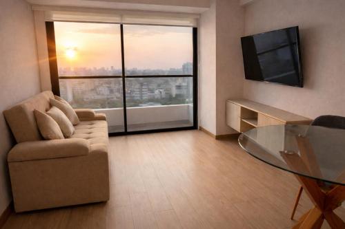 Modern Apartment with AC and Pool near Miraflores, Fast WiFi