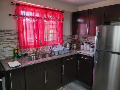 Silverbuttons Apartments & Eats in 聖約翰