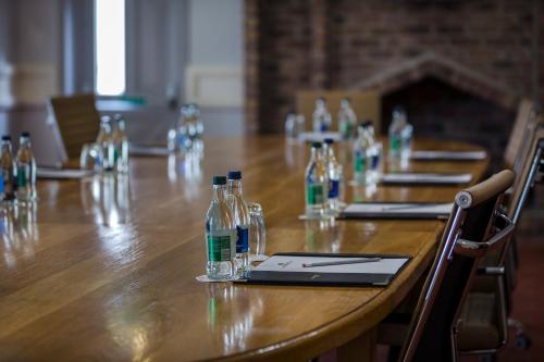 Treacys Oakwood Hotel - image 3