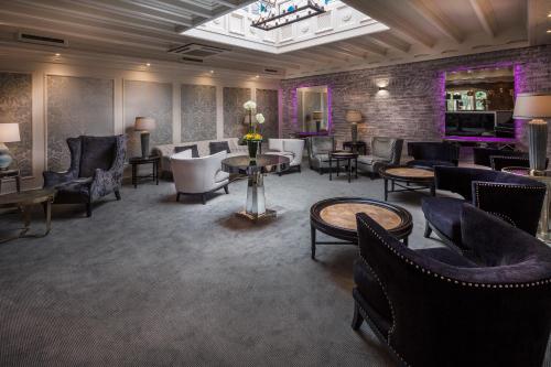 Паб/Коктейль-бар, Treacys Oakwood Hotel, Shannon in Шеннон