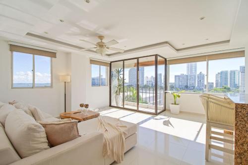 Bocagrande Excelente Ubicacion Apto CONFORT con una gran vista al MAR y PLAYAS