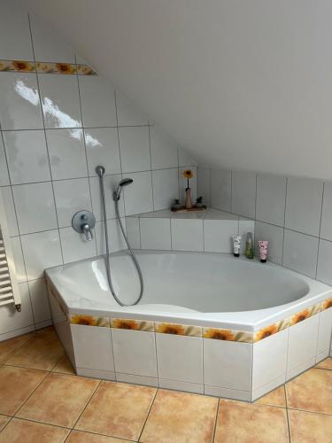 Ferienwohnung am Mühlenwanderweg (Ferienwohnung am Muhlenwanderweg) in Straufhain