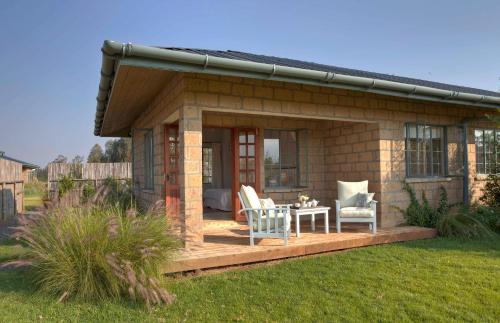 Patogumai, Soames Hotel & Jack' s Bar in Nanjukis