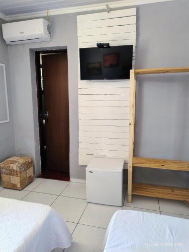 1 double bed, 1 twin bed
