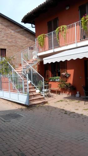 Ieeja, Casa Carolina in Castellinaldo