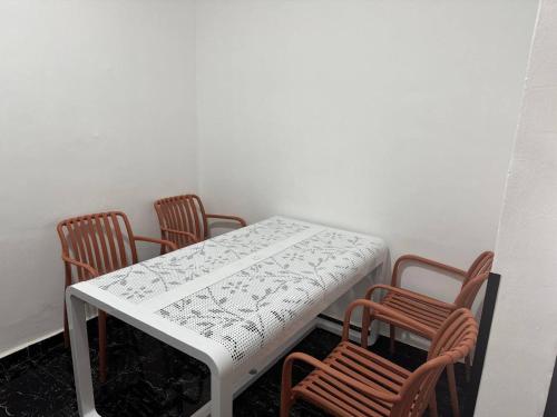 Cosy Rooms Away in a Stunning House in 科福里杜亞