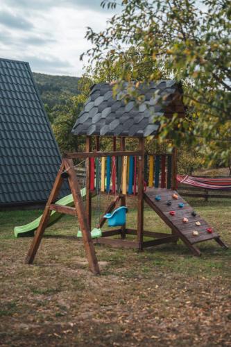 Apkārtne, Casuta de la ferma in Lintesti