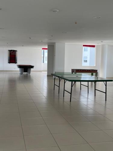 Apto con balcón con vista verde y 4 piscinas (Apto con balcon con vista verde y 4 piscinas) in 吉拉爾