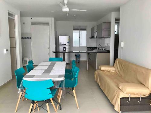 Apto con balcón con vista verde y 4 piscinas (Apto con balcon con vista verde y 4 piscinas) in 吉拉爾