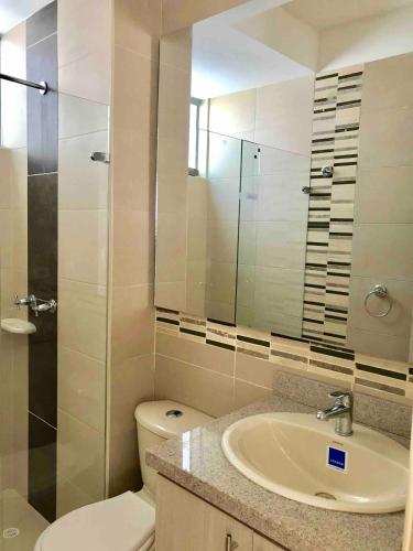Apto con balcón con vista verde y 4 piscinas (Apto con balcon con vista verde y 4 piscinas) in 吉拉爾