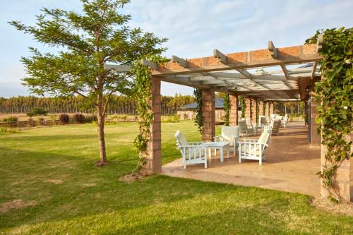 Patogumai, Soames Hotel & Jack' s Bar in Nanjukis