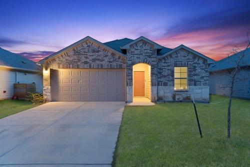 Marbella Lane - Amazing 4BR Lakeview Home - image 3