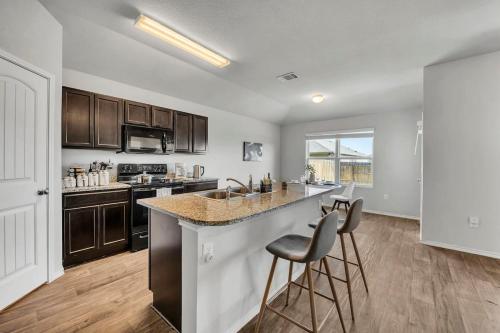 Marbella Lane - Polished 3BR Home in Austin TX - image 2