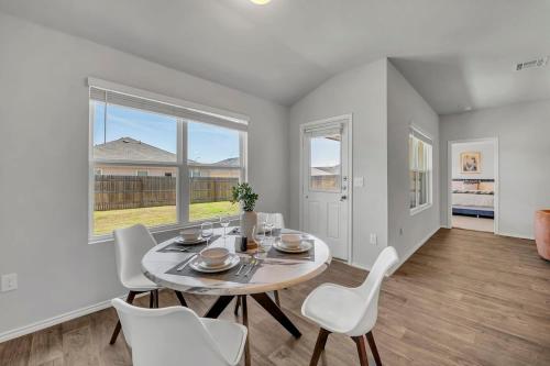 Marbella Lane - Polished 3BR Home in Austin TX - image 5