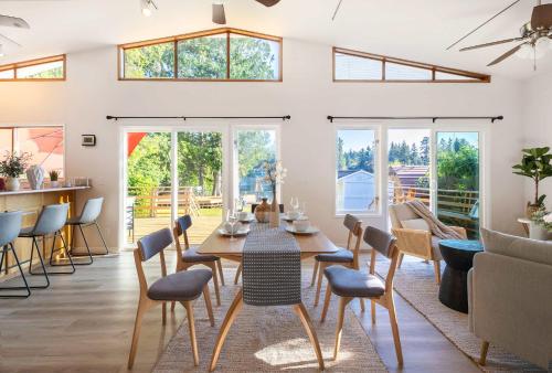 Marbella Lane - Hidden Gem on Scenic Shady Lake - image 9