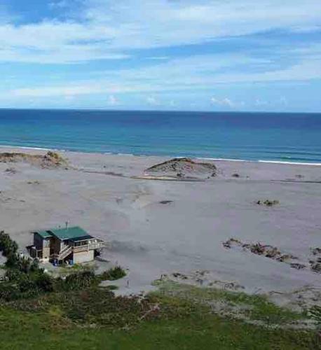 Beachfront Dune House in Opunake