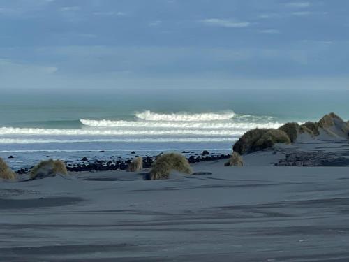 Beachfront Dune House in Opunake