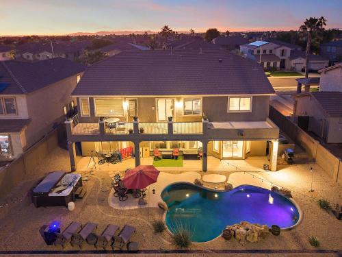 Sleeps 14 Pool Fire Pit Billiards EV Plug – khách sạn tại Gilbert