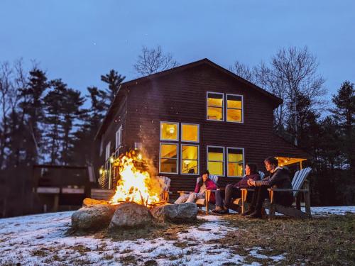 . Secluded Lodge - Hot Tub, Views, Arcade