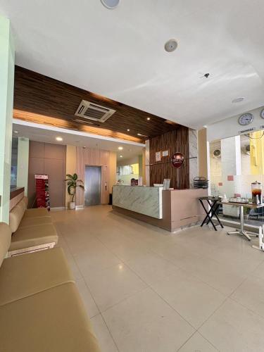 大堂, 巴淡納哥亞山奧爾翠萊特酒店 (Alltrue Lite Hotel Nagoya Hill Batam) in 巴圖