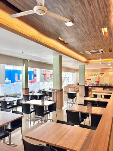 餐廳, 巴淡納哥亞山奧爾翠萊特酒店 (Alltrue Lite Hotel Nagoya Hill Batam) in 巴圖