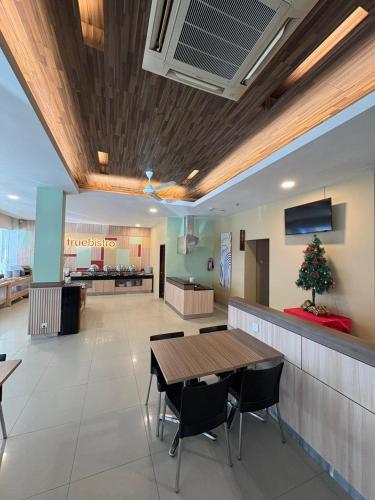 餐廳, 巴淡納哥亞山奧爾翠萊特酒店 (Alltrue Lite Hotel Nagoya Hill Batam) in 巴圖