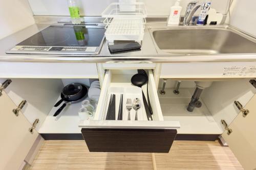 Shinsaibashi 10min Elevator Apartment with 2 Premium Double Beds and Balcony302