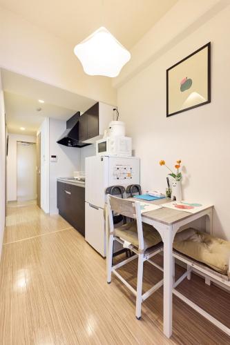 Shinsaibashi 10min Elevator Apartment with 2 Premium Double Beds and Balcony302