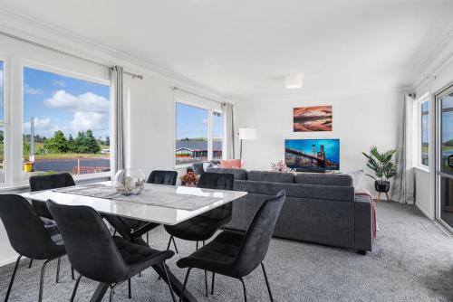 . Maramarua Views - 3-Bed Escape with Scenic Deck