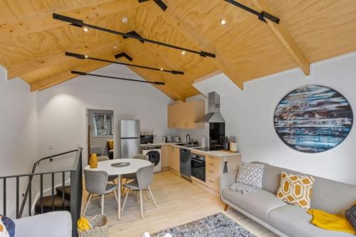 The Alex Apartments – Queenstown, CA