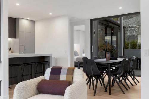 Belle Vue Villa - Stunning Views with Hot Tub - image 9