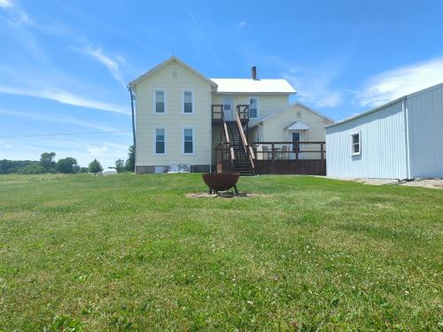 Country Charm on the Sandusky Live Music Nearby in فريمونت