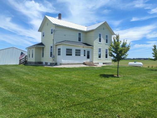 Country Charm on the Sandusky Live Music Nearby in فريمونت