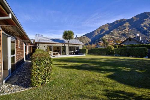 Coronet View - Family home with BBQ close to town - image 12