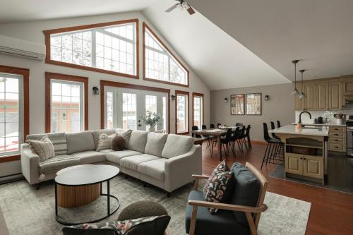 Ski 5 min - Kid Game Room - HotTub in Saint-Faustin-Lac-Carré (QC)