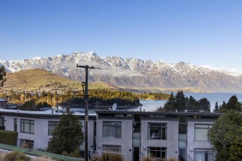 Remarkable Woodsider - family friendly walk to town - image 10