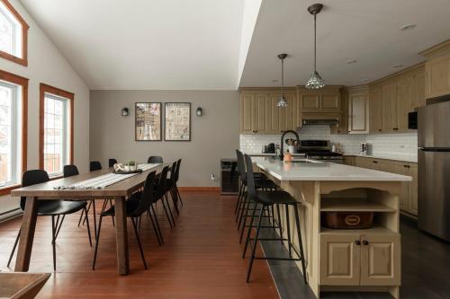 Ski 5 min - Kid Game Room - HotTub in Saint-Faustin-Lac-Carré (QC)