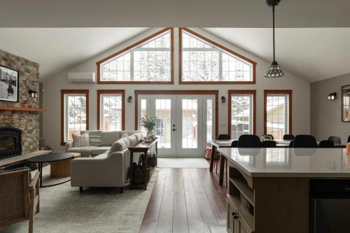 Ski 5 min - Kid Game Room - HotTub in Saint-Faustin-Lac-Carré (QC)