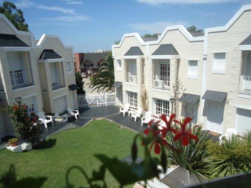 2 bedrooms, 5 beds