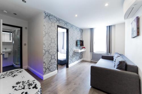 Imperial Court Suites - image 7