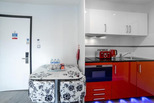 Imperial Court Suites - image 5