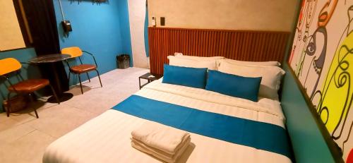 room detail thumbnail 0