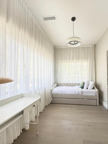 The Edward Lux retreat -Spacious 3BR Apartment - image 3