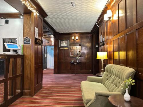 The Crown Hotel Stone - image 10