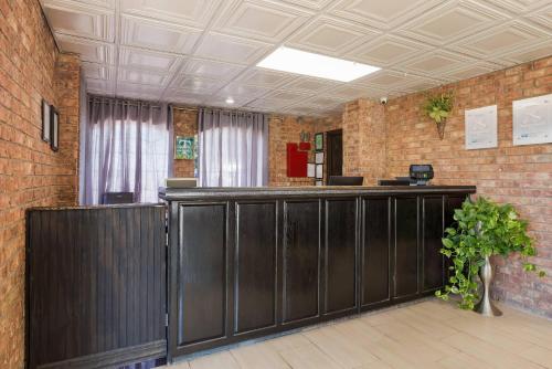 Photo - Rodeway Inn Branson, Brick House