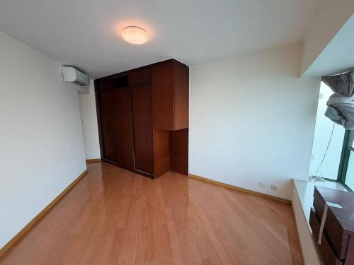 Luxury Panoramic Seaview 3 BD Full Club House in 柴灣