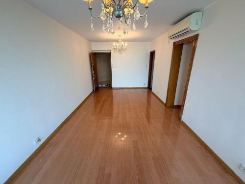 Luxury Panoramic Seaview 3 BD Full Club House in 柴灣