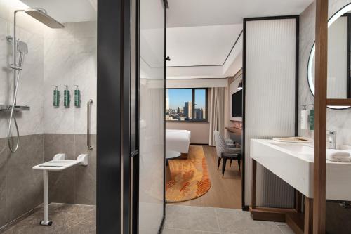 room detail thumbnail 2